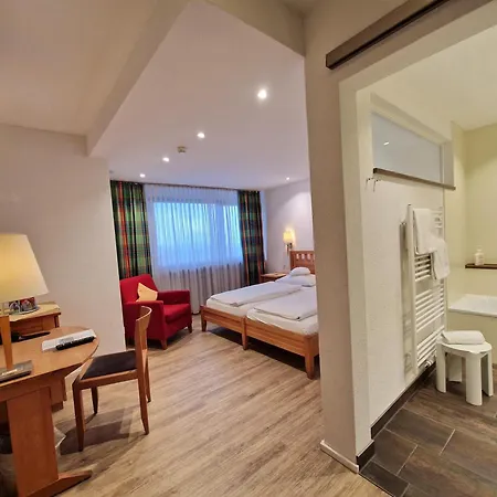 Отель Badhotel Restaurant Stauferland