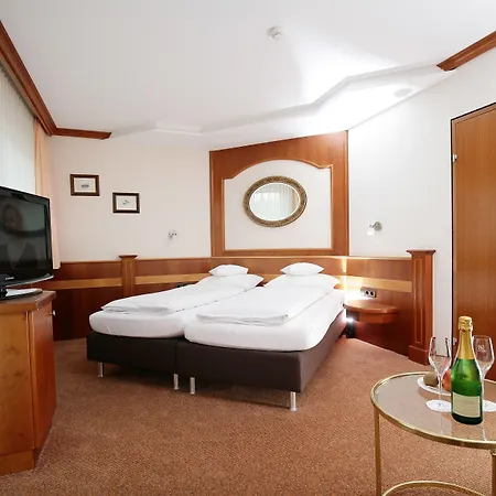 Badhotel Restaurant Stauferland 4* Бад Болль