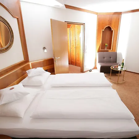 Отель Badhotel Restaurant Stauferland