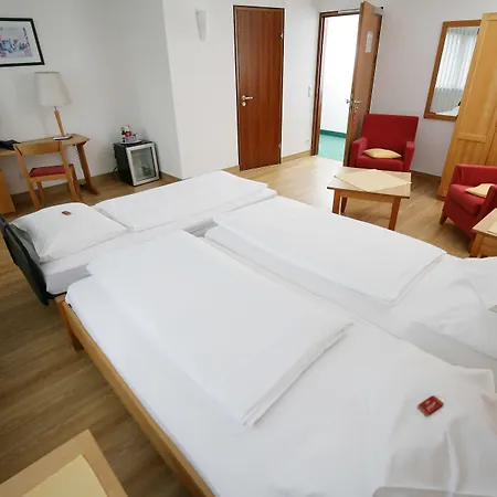 Szálloda Badhotel Restaurant Stauferland