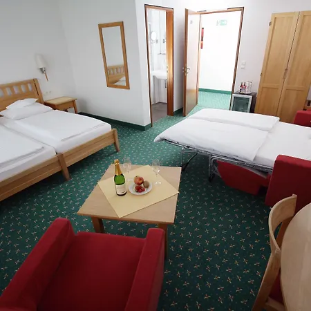 Szálloda Badhotel Restaurant Stauferland