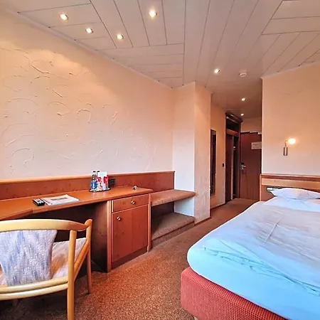 Badhotel Restaurant Stauferland 4* Бад Болль