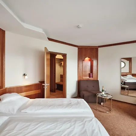 Badhotel Restaurant Stauferland 4*