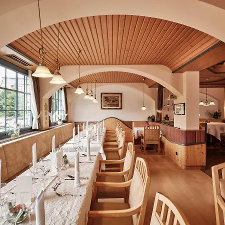 Отель Badhotel Restaurant Stauferland 4*