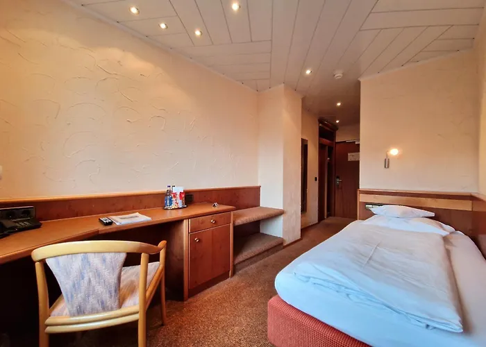 Badhotel Restaurant Stauferland Ξενοδοχείο